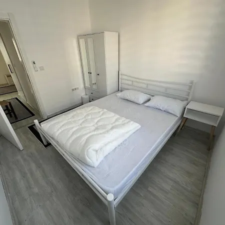Suitable For Large Families, 20 Minutes To The Appartement *