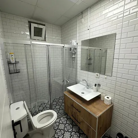 Suitable For Large Families, 20 Minutes To The *